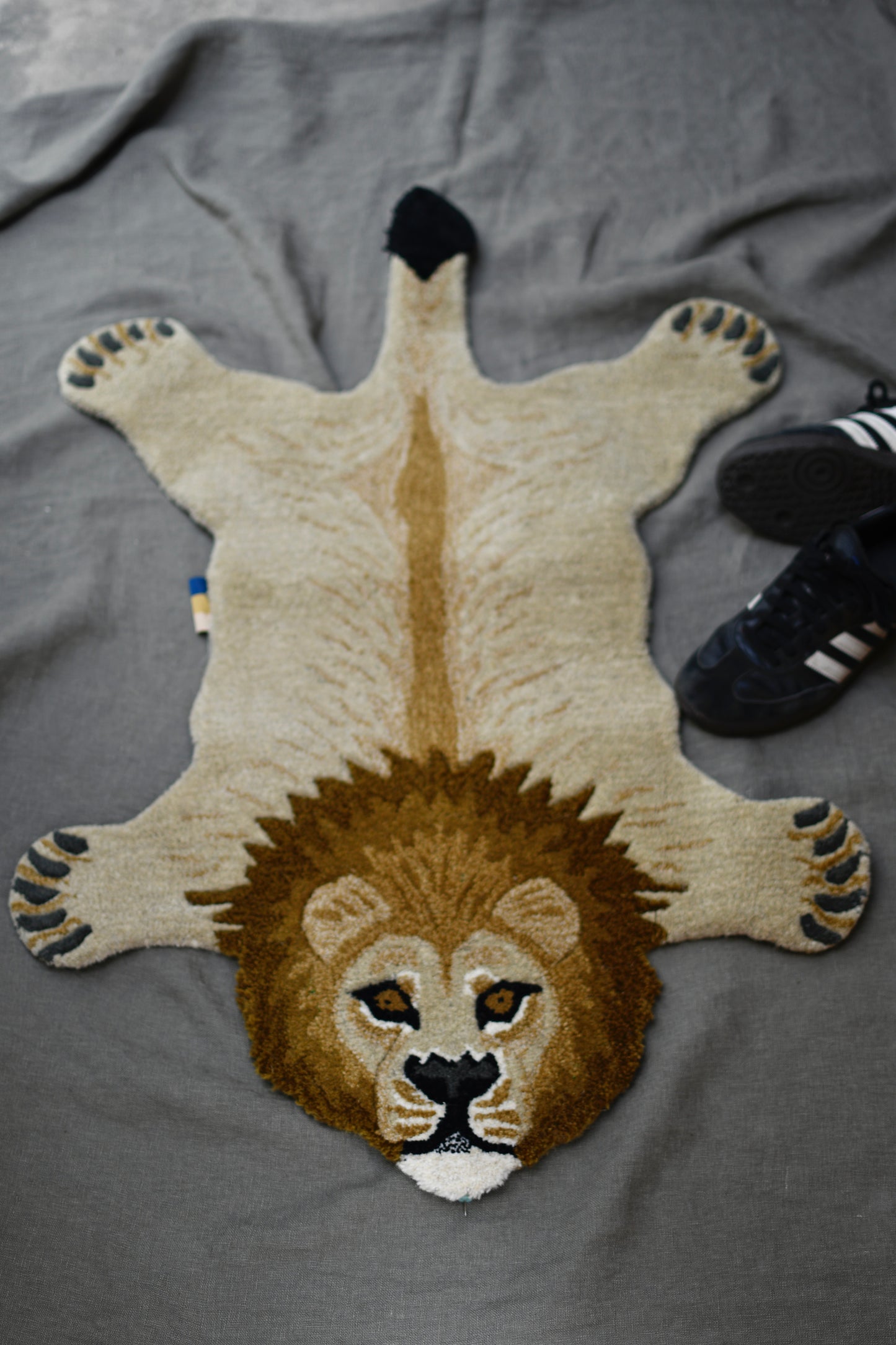 alfombra león