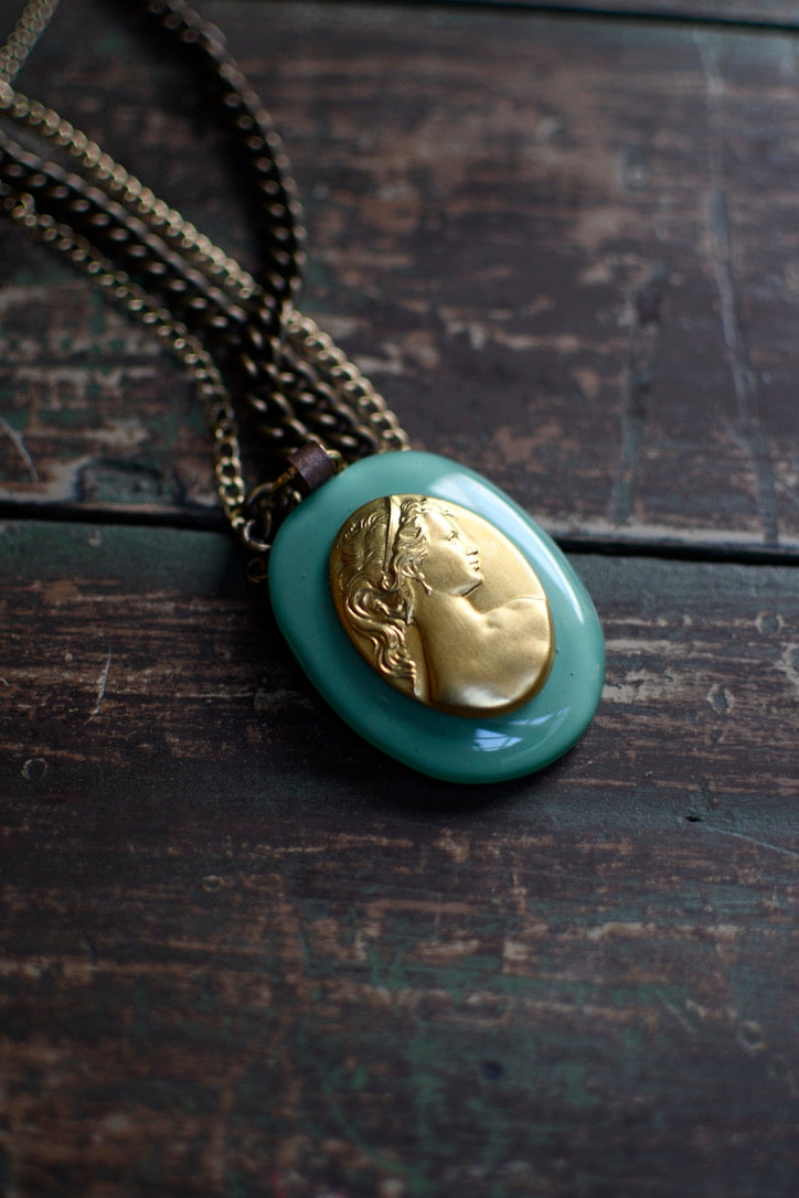 collar camafeo jade