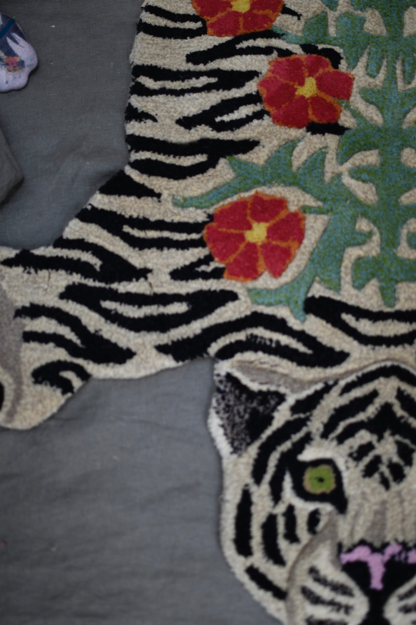 alfombra tigre florido L