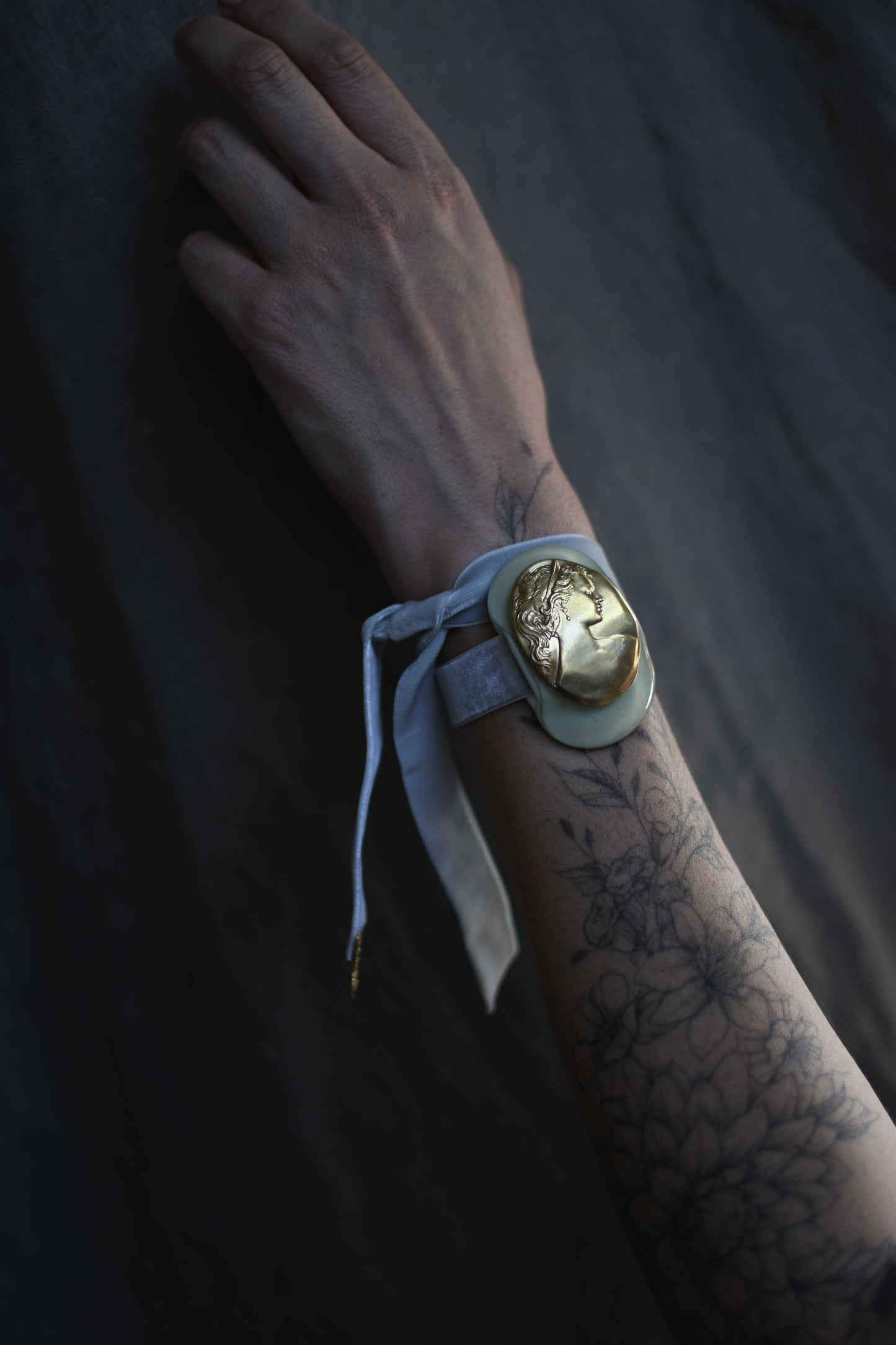 pulsera y terciopelo