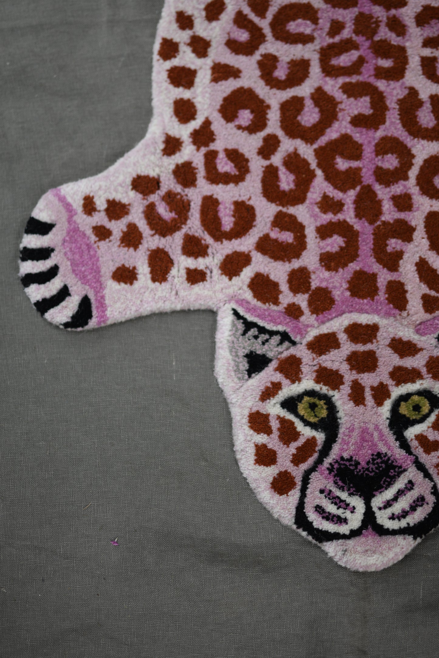 alfombra leopardo rosado